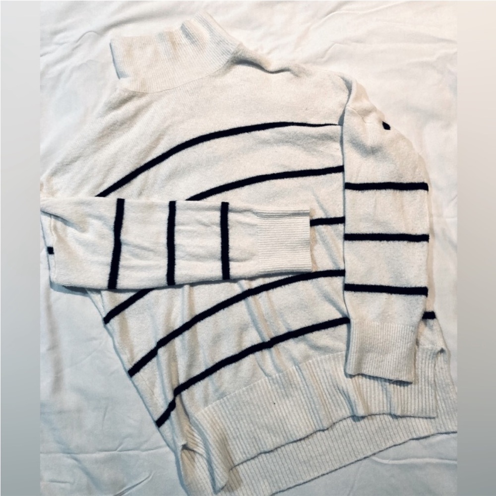 A&F sweater bundle
